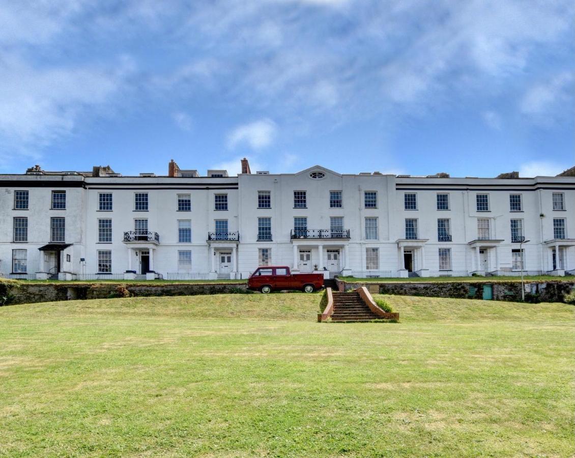 Paramount Apartments Ilfracombe, Arty Seaside Holiday Apartments Exterior photo