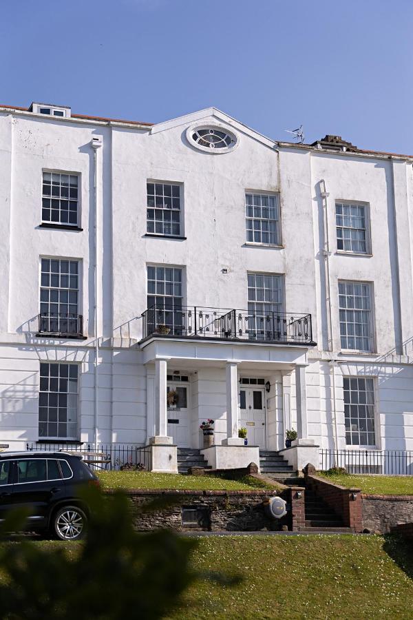Paramount Apartments Ilfracombe, Arty Seaside Holiday Apartments Exterior photo
